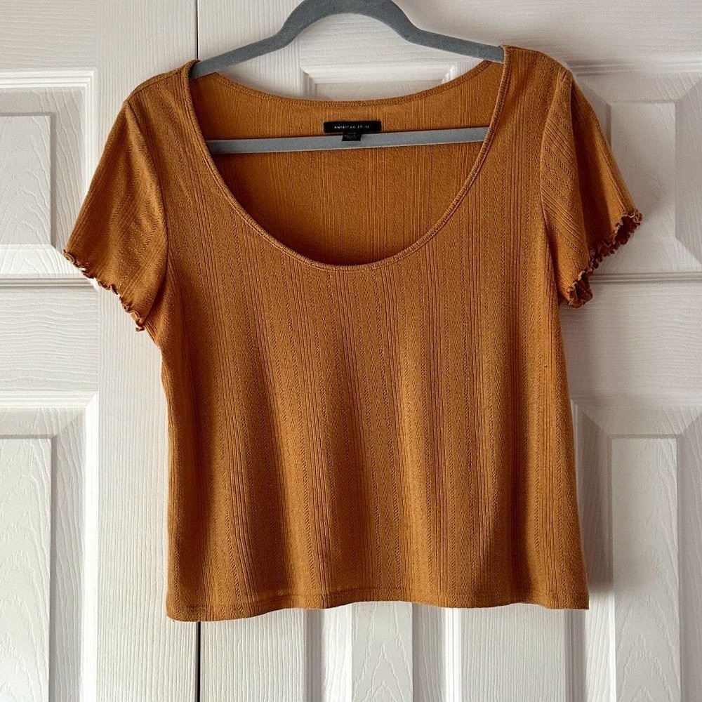 Short sleeve shirt lettuce leaf sleeves